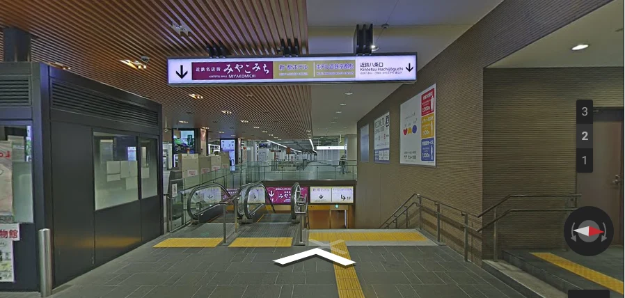 京都駅の近鉄八条口方面への案内写真